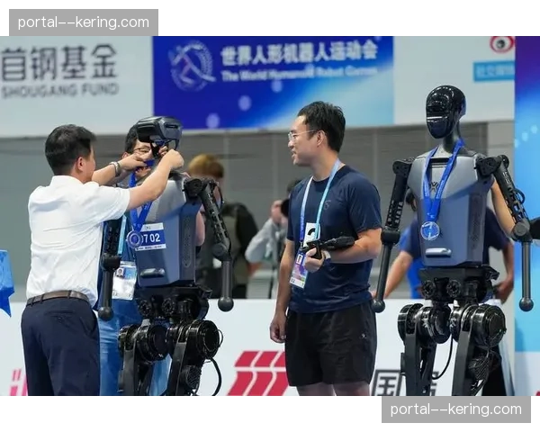 通讯：美国队陪练机器人亮相训练馆，引多国选手体验